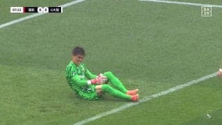 一体なにがあった？浦和GK西川周作、開始早々に負傷退場のアクシデント発生「負傷交代は厳しいな」「大きな怪我でなければ良いけど」