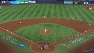 大谷翔平の特大ホームランに相手外野手も“確信フリーズ”…頭上通過を「ただ見上げるだけ」の衝撃弾にスタジアムは大歓声