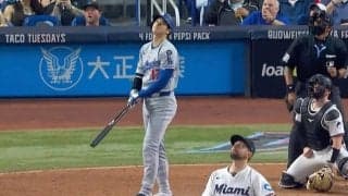 球場大騒ぎ！大谷翔平、バットぶん投げた「カッコよすぎ」「ヤバいなw」 10号特大アーチで“確信歩き&バットフリップ”…ファン大歓喜