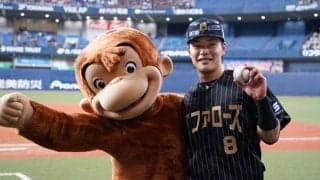 人気キャラが球場をジャック　来場者に混じって22歳右腕もモノマネ披露で大爆笑
