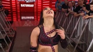 衝撃の裏切り！ 若手美女レスラーが寄ってたかって…日本人女王、米マットで襲撃被害に会場騒然