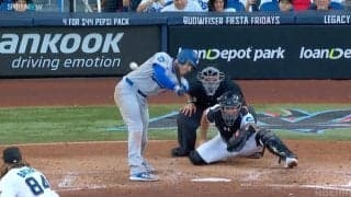 そこ打つ！？ド軍フリーマンの“ゴルフショット”が話題「さすが」「職人技やな」走者一掃のタイムリーにファン熱狂