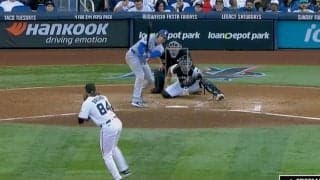 大谷を申告敬遠だと…？ フリーマン、意地の“変態ゴルフ打ち”「ヤバいw」「打ちすぎだろ」 悪球をスゴい態勢で打ち返す「実は最強打者説」