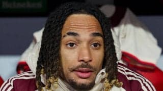 バイエルンDFがパリで窃盗被害、一瞬の隙を突かれ驚きの表情