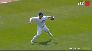 強肩健在！ 鈴木誠也、“ライトで”先発→走者を威嚇…待望の送球シーンを現地中継もリプレイでフィーチャー「進塁を防いだ」