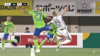 「カードないのかい！？」「ガキ使ちゃうねんから」広島DF、アフターで“無慈悲”なタイキックを受け激昂「そりゃ怒るわな」