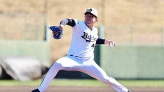 オリ東松にアクシデント　一塁ゴロをカバー→転倒、うずくまり担架で運ばれる