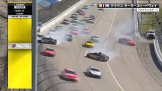 1台のスピン→6台絡む多重クラッシュ勃発！大混乱の引き金「マクド撃墜王」の軽い接触で「グッチャグチャ」