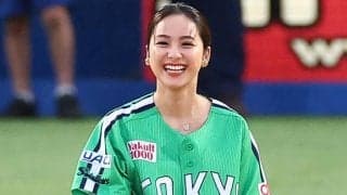 神宮に降臨した“勝利の女神”　ワンバウンド投球も…笑顔で場内魅了「めちゃくちゃ可愛い」