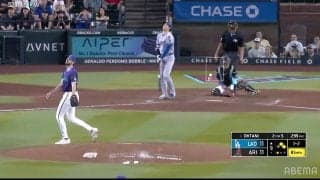 大谷翔平、バットぶん投げ決勝弾に相手投手が“確信ウォーキング” スタンド見上げ呆然…一塁側に歩き出す圧巻の光景