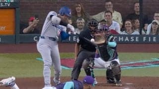 なぜ打った…？ 大谷翔平、想定外の“悪球打ち”「ありえない」「すげえw」 強引に逆方向へ運ばれる→投手ドン引き「投げるところないw」