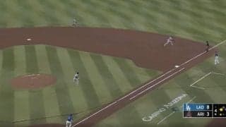 佐々木朗希のピンチを救った！ 名手・フリーマンの“超ファインプレー”「すげえ…」「上手すぎる」 高速ゴロをスーパーキャッチ… 球場騒然