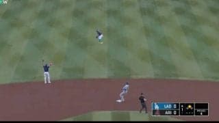 球場騒然！ 大谷翔平、超特大二塁打で“まさかの光景”「エグすぎる」 伸び続ける174キロ“高速打球”→外野手の頭上を爆速通過