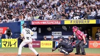 選手よりも「目が行ってしまう」　プロ野球で圧倒的存在感の“人物”に騒然「エグイ」