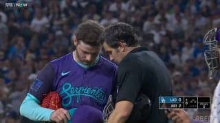 またもや敵軍監督がイライラ？最も警戒したい大谷翔平の打席で相手右腕に“異変” 心配そうな表情も