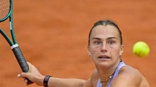  世界1位 逆転勝ちで16強 