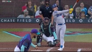 ド軍キケ、特大アーチでドリンク片手の観客が思わず“口あんぐり” 突然のHRに飲み物そっちのけ…驚きの瞬間