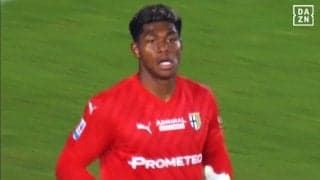 豪快な横っ飛びも…鈴木彩艶が“神コース弾”で痛恨失点「無罪だ」「GKのせいではない」地元メディアも擁護した失点シーン