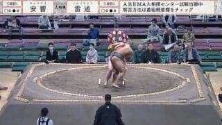 「何したの？」大相撲で予期せぬアクロバティックな結末に館内どよめき「大回転」「これはキレイに決まった」称賛の声も