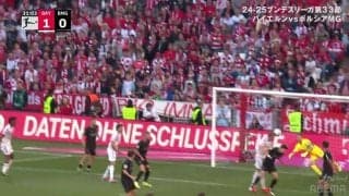 嘘だろ！？高速弾丸シュートの軌道を変える驚愕の“ワンタッチ”ヘッド弾炸裂！「これ触れるのケインだけだろ」「ちゃんと首振ってるし狙ってるわ」