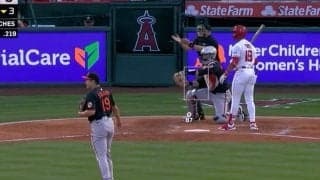 イヤらしい！ 菅野智之に“打者が苦悶”「エグすぎる」 鬼の“魔球攻め”… 中途半端スイングで“無念の空振り三振”「巨人に戻ってきて」