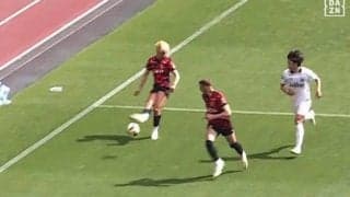 衝撃級！ 鈴木優磨の“神スルーパス”にファン騒然「ほら打てよ！ってメッセージ付き」「ケインやん」「スピードもコースも完璧」決勝点アシストの瞬間