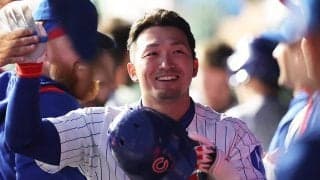 鈴木誠也を笑わせる逸材が「小学生かよ笑」　中継映像が捉えた珍光景に日本人爆笑
