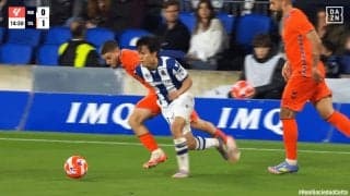 久保建英、３人ぶっちぎり突破→ファウル被害でピッチ叩いて怒り！「やっとタケの良さが出た」「ついにキレた」現地紙は低評価「消えていた」