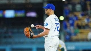 大谷グラブで登板…ド軍ロハスの遅球→“体感273キロ剛球”にLA実況爆笑「オッ！　笑」