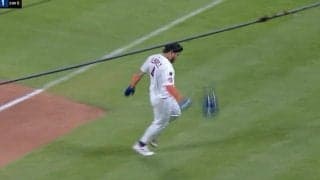 どうした…？ 最強右腕・スキーンズに“打者が激怒”「そらキレるw」「エグい」 “沈む魔球”で翻弄→ヘルメットを叩きつけてイライラ爆発