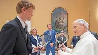  新教皇 世界1位シナーと面会 