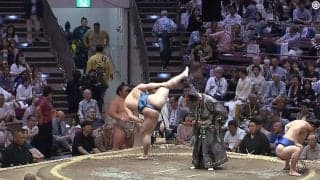 「タレントオーラ消してる」大相撲中継に“一大ブーム”を巻き起こしたタレントの姿…ファン注目 館内を沸かせた“美四股”に熱視線