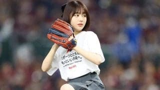 24歳人気インフルエンサーが豪快投球　フォロワー80万人超…東京Dでキュートな笑顔