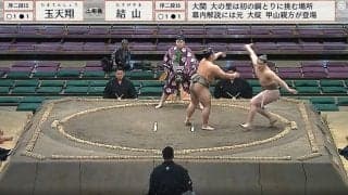 「ひどい」「これはアカン」立ち合い不成立で不穏 大柄力士が土俵下まで吹っ飛ばされ親方に直撃 館内どよめき