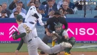 なぜ、打った…！？大谷翔平、衝撃弾は“ありえない内角打ち”「すげえw」「上手すぎ」 難しいコースを完璧スイング… ピッチャー投げる所がなくなる