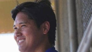 大谷翔平の“名場面Tシャツ”　ド軍本拠地に登場…同僚左腕が着用、注目必至の逸品