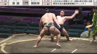 一体、その体勢からどうやって？ 天才小兵、土俵際で衝撃の大逆転「すごい体幹」ファン騒然