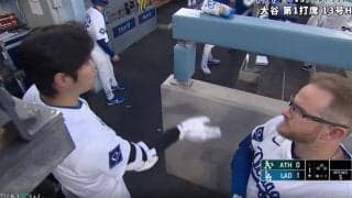 大谷翔平、ベンチでの“熱血アドバイス姿”が話題に「大谷先生w」 “悩める大砲”に指導→ホームランで即結果「いきなり打ってるやんw」「名コーチすぎる」