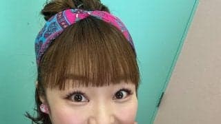 ｢勝利の女神｣柳原可奈子が娘たちと鹿島ユニ姿で“タオルぶん回し”Jリーグ観戦！｢今シーズン鹿島強すぎん？｣