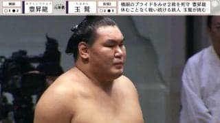 「横綱に失礼では」「それはない」時間いっぱいでの“奇行”にファン困惑「よくありません」実況もたまらず苦言