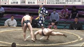 「何者？ 強くなりそう」“大横綱”の血を継ぐ15歳の新人力士、館内ざわめく豪快白星 「横顔きれい」端正な顔立ちにも脚光