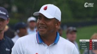 【動画】ジョナサン・ベガスが単独首位　17番では運良くバンカーレーキに当たってグリーンオン