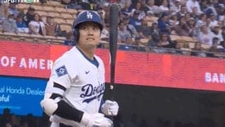一体、何が起きた？ 大谷翔平、一瞬見せた“謎の表情”「どうしたw」「どこ見てる？」 叫びながらのリアクションが話題に