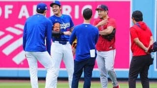 大谷翔平、菊池雄星と再会　笑顔でガッチリ握手、由伸＆朗希も“合流”で日本人大集合