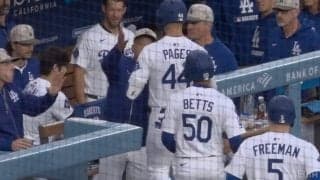 大谷翔平がロバーツ監督にムチャ振り？ ヒマワリの種担当“不在”でセレブレーションがわちゃわちゃ「カオス状態」の一部始終