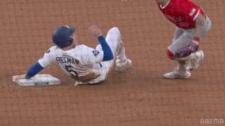 ドジャースの攻撃で“珍事”発生…「これはしょうがない」まさかのライトゴロ成立でフリーマンも苦笑いの一部始終