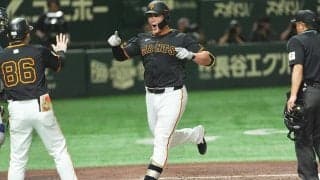 巨人リチャードが代打逆転3ラン！　東京D熱狂…右中間へパワー炸裂、移籍後2発目