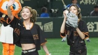 巨人ユニ＆へそ出し短パン姿が「かわいすぎる」　美しさ際立つ3人にSNSが「釘付け」