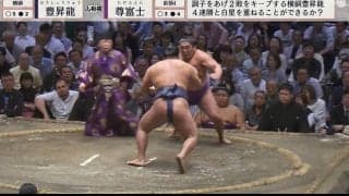 「行司危ない…！」立ち合い直後、行司が激しく転倒するハプニングにどよめき「え？」「だいじょぶ？」驚きの反応