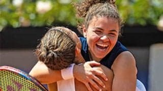  2連覇達成、35年ぶり単複2冠 